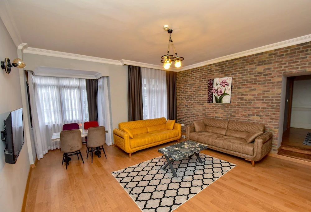 Royal Garden Suite Hotel