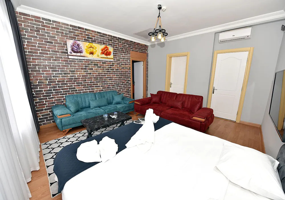 Royal Garden Suite Hotel