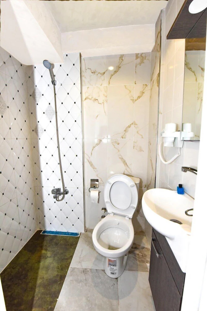 Royal Garden Suite Hotel