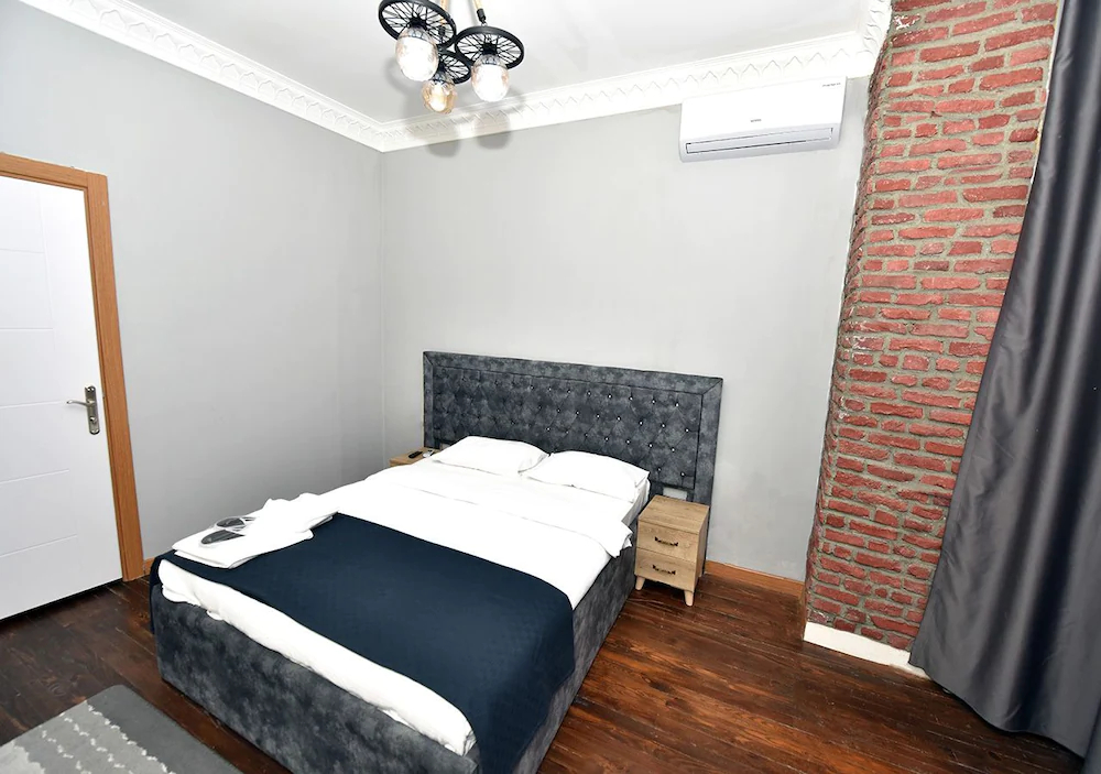 Royal Garden Suite Hotel