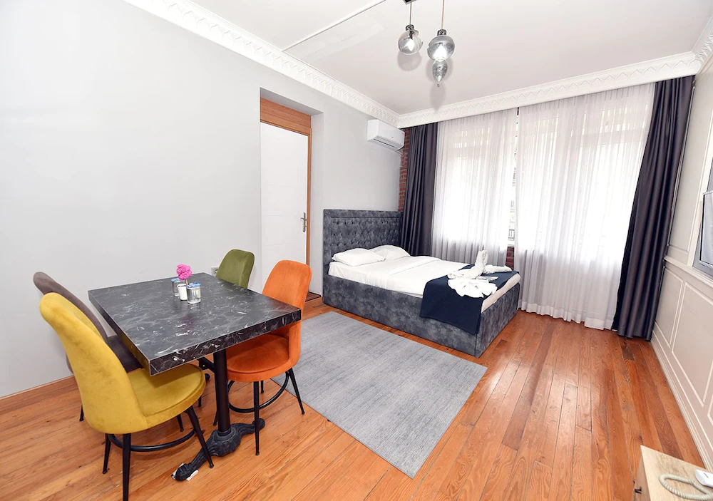 Royal Garden Suite Hotel