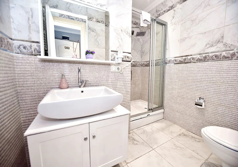 Royal Garden Suite Hotel