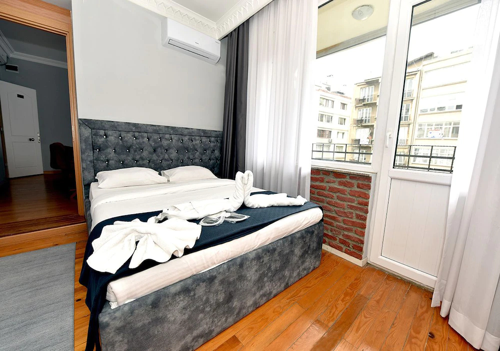 Royal Garden Suite Hotel