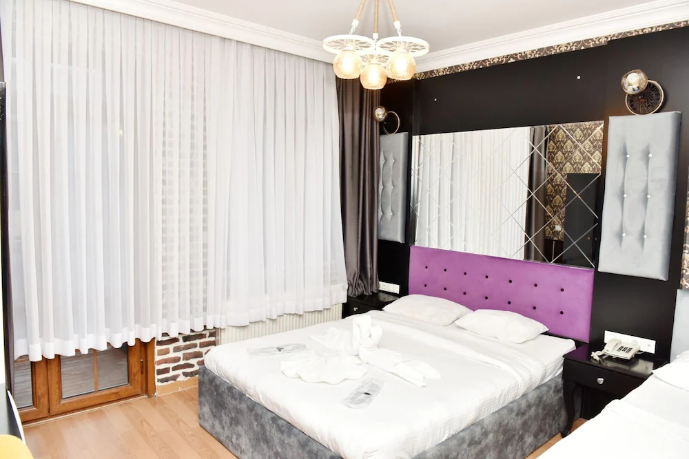 Royal Garden Suite Hotel