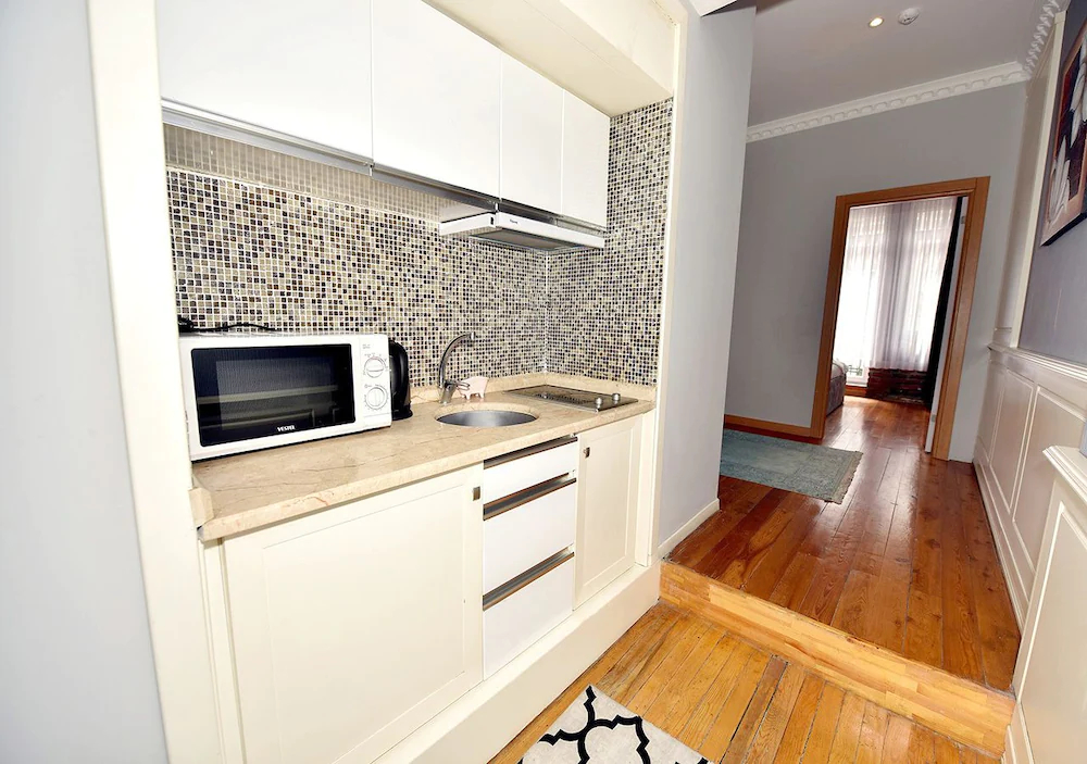 Royal Garden Suite Hotel