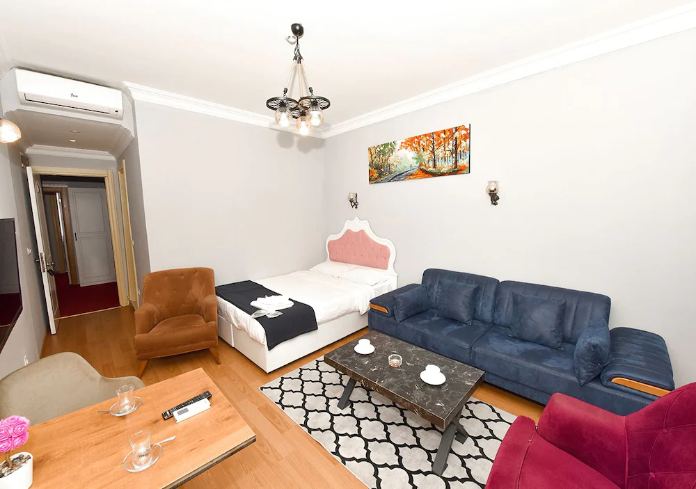 Royal Garden Suite Hotel