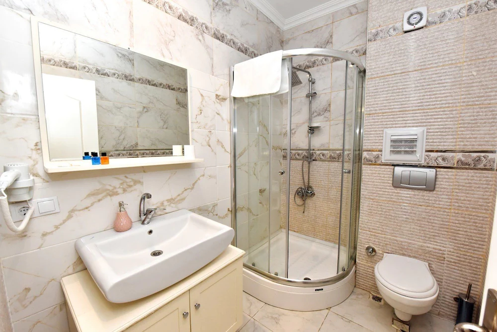 Royal Garden Suite Hotel