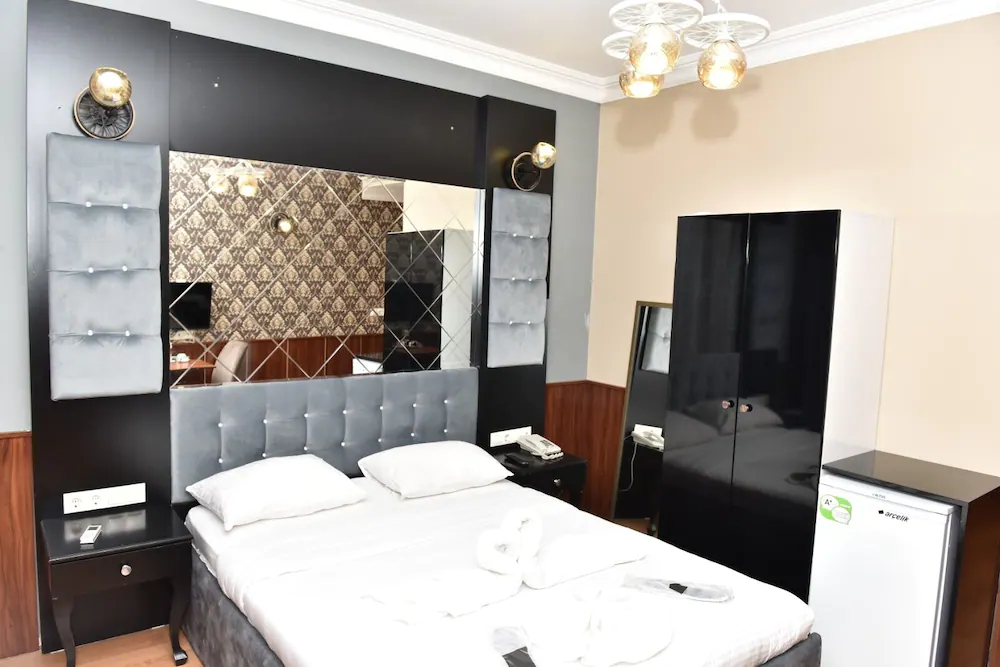 Royal Garden Suite Hotel