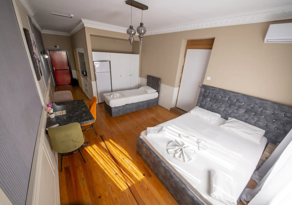 Royal Garden Suite Hotel