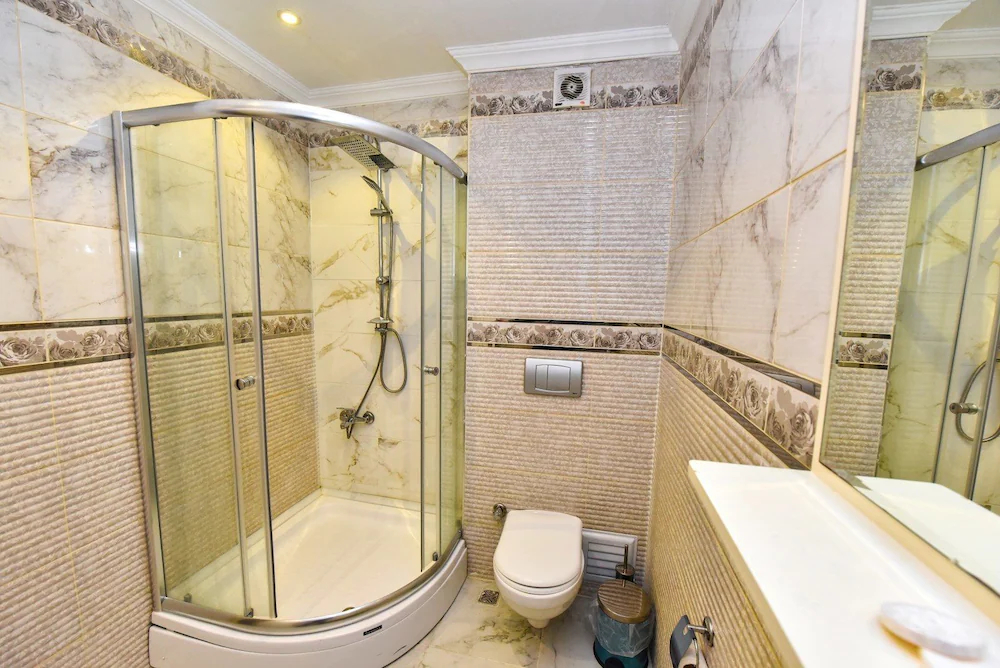 Royal Garden Suite Hotel