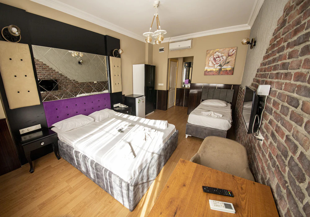 Royal Garden Suite Hotel