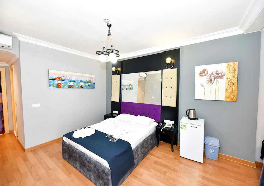 Royal Garden Suite Hotel