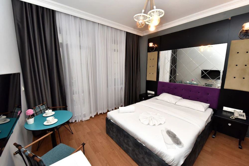 Royal Garden Suite Hotel