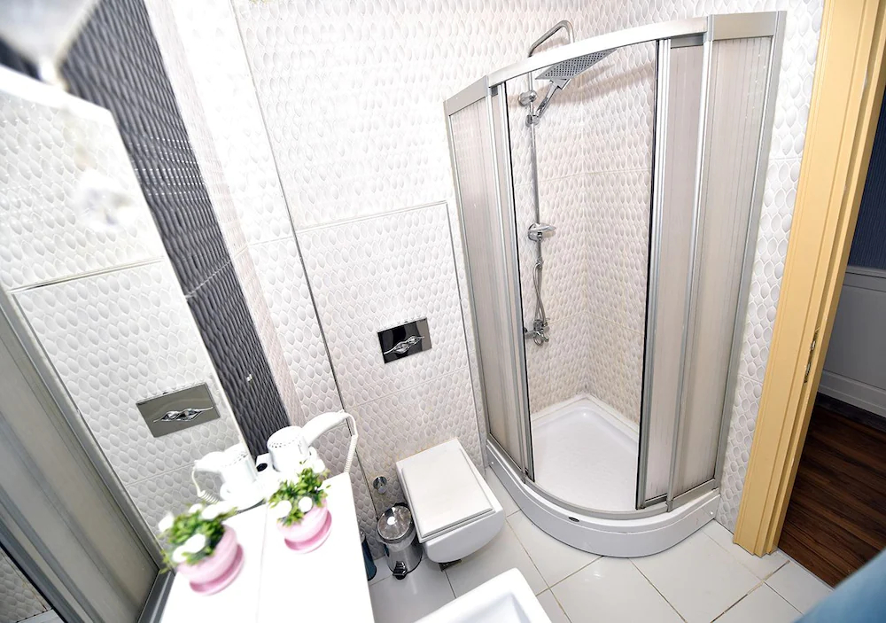 Royal Garden Suite Hotel