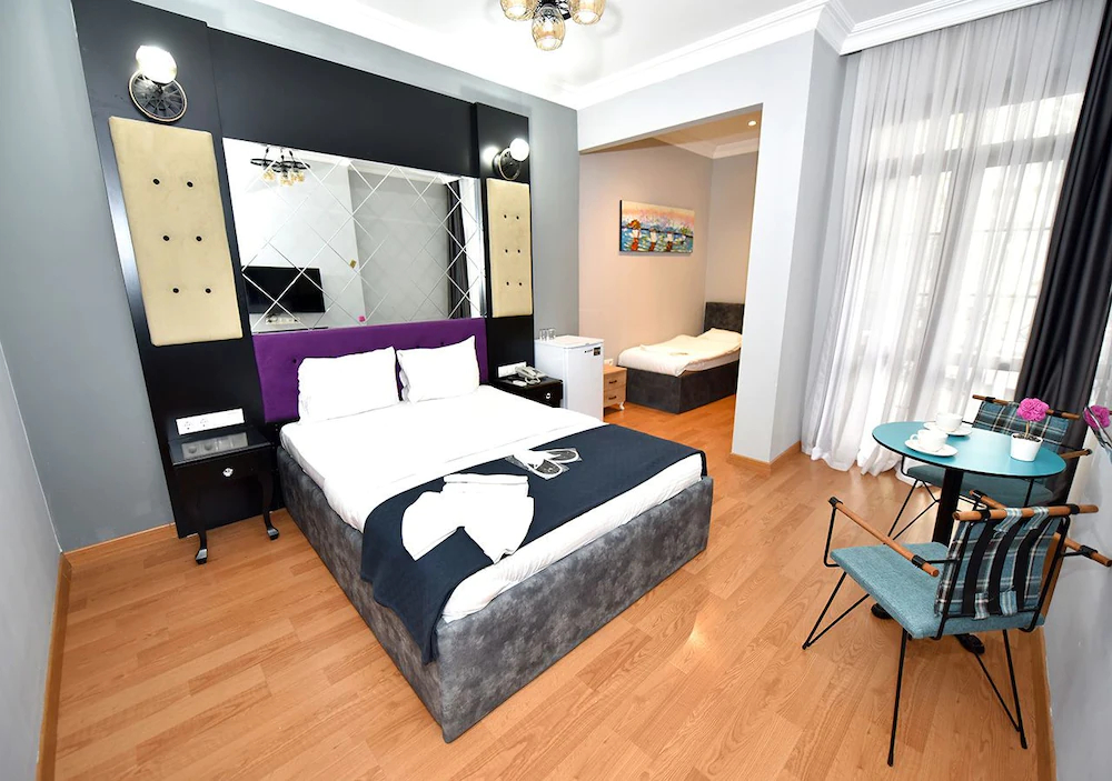 Royal Garden Suite Hotel