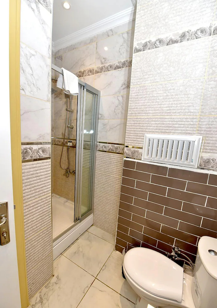 Royal Garden Suite Hotel