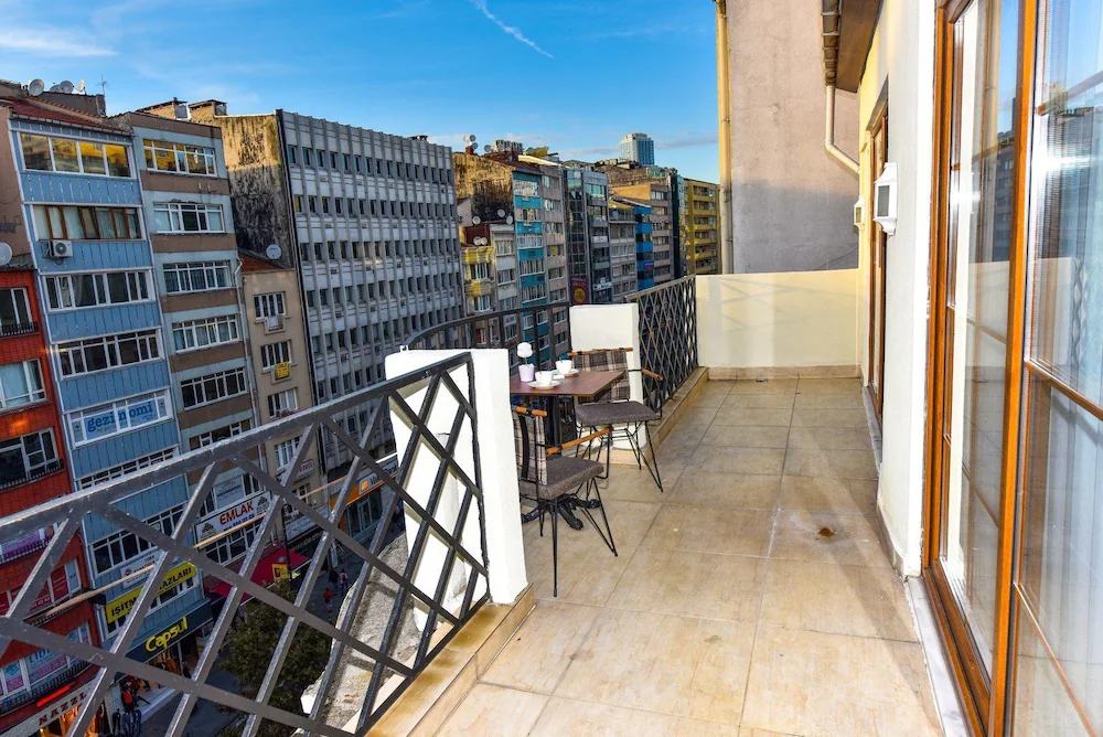 Royal Garden Suite Hotel