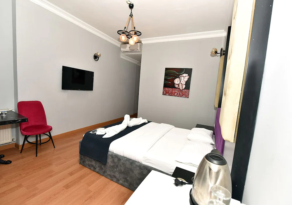 Royal Garden Suite Hotel