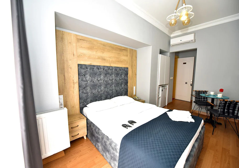 Royal Garden Suite Hotel