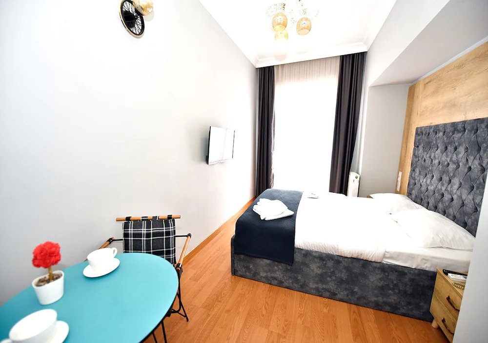 Royal Garden Suite Hotel