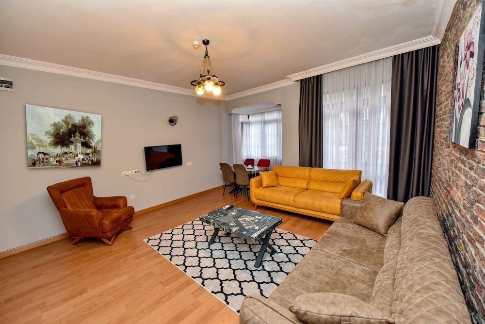 Royal Garden Suite Hotel