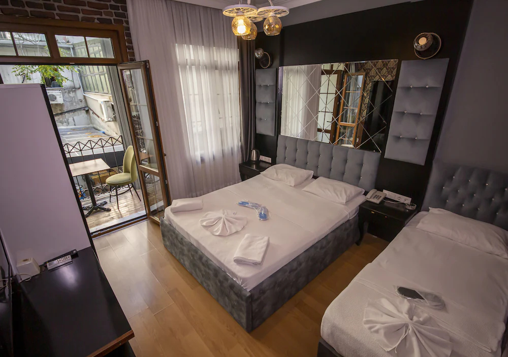 Royal Garden Suite Hotel