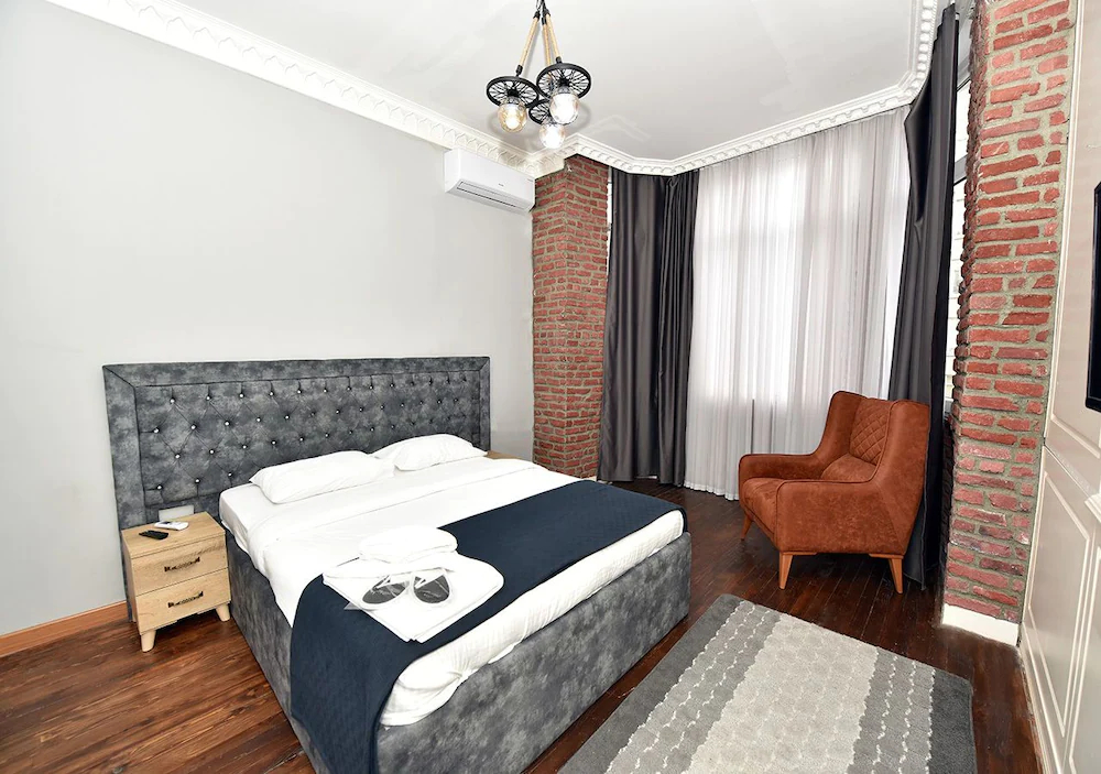 Royal Garden Suite Hotel