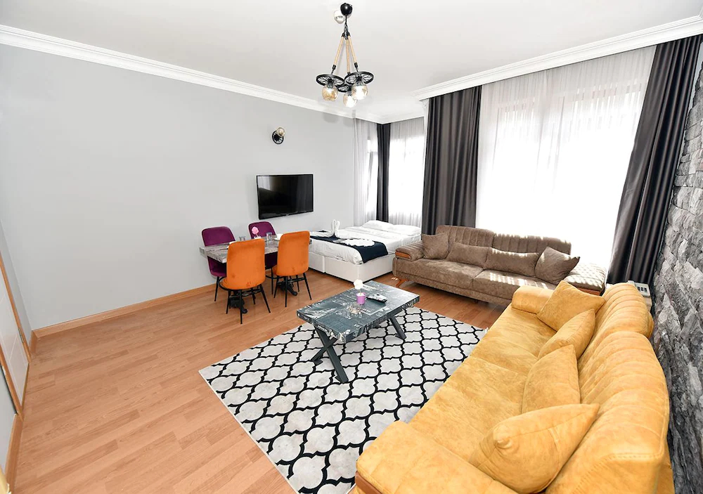 Royal Garden Suite Hotel