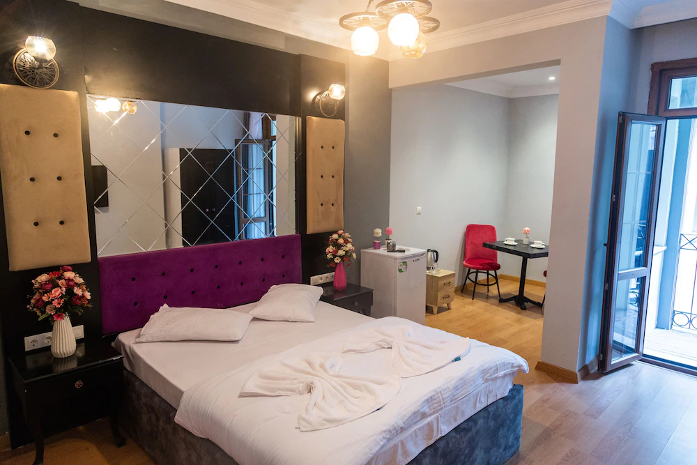 Royal Garden Suite Hotel