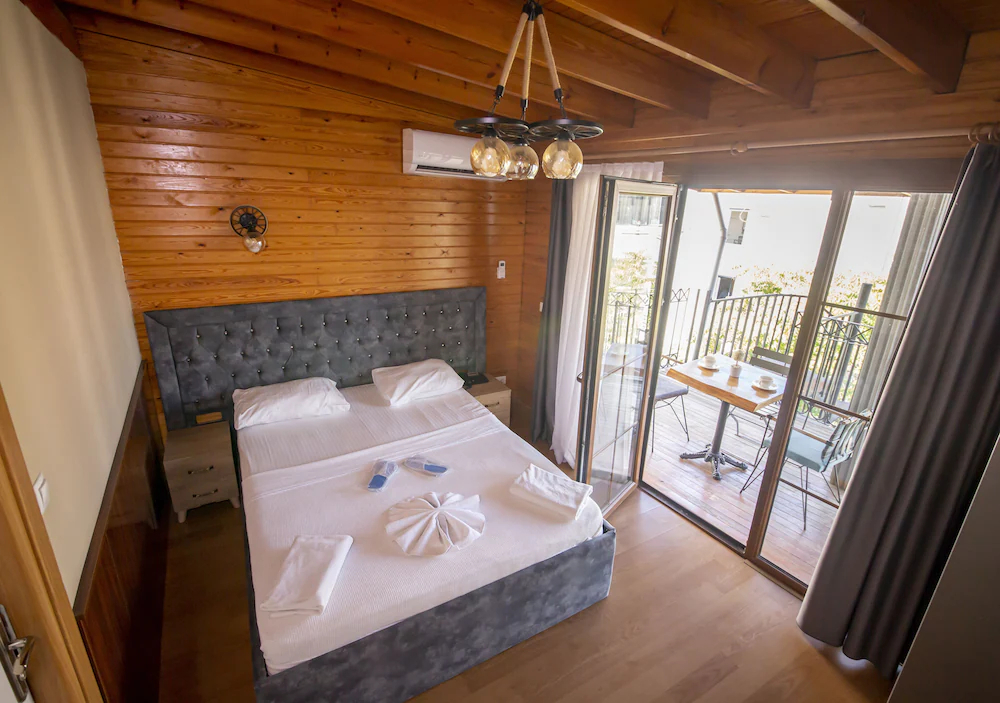 Royal Garden Suite Hotel