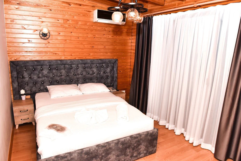 Royal Garden Suite Hotel