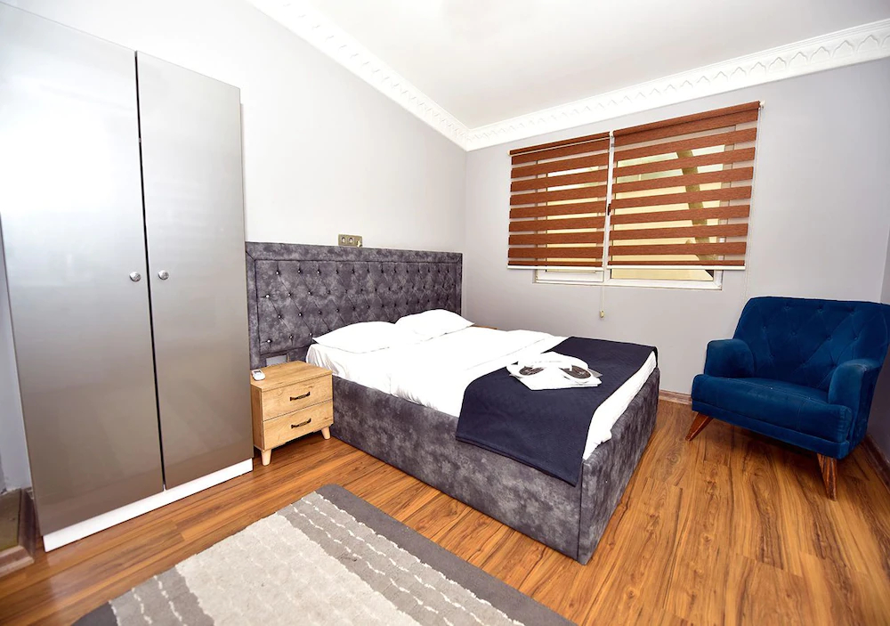 Royal Garden Suite Hotel