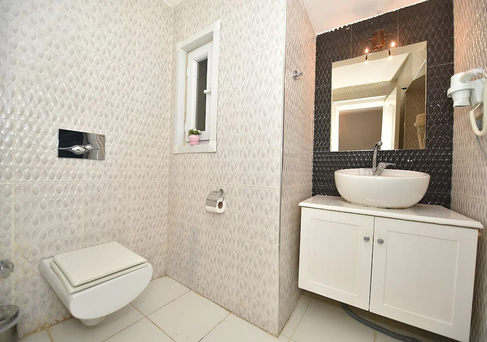 Royal Garden Suite Hotel