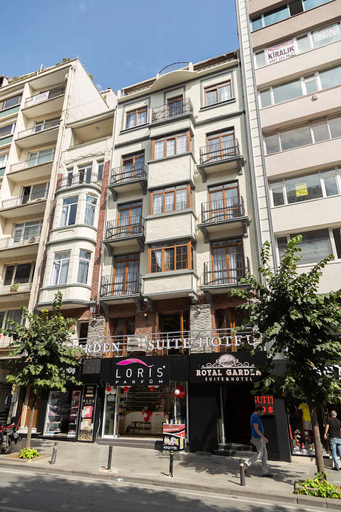 Royal Garden Suite Hotel