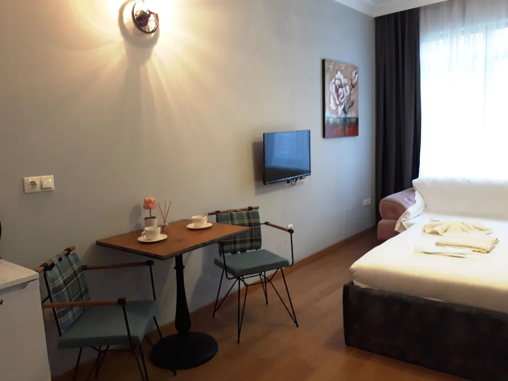 Royal Garden Suite Hotel