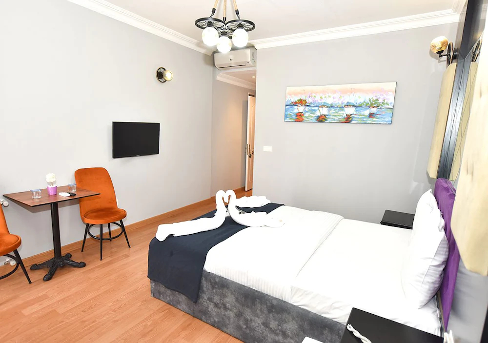 Royal Garden Suite Hotel