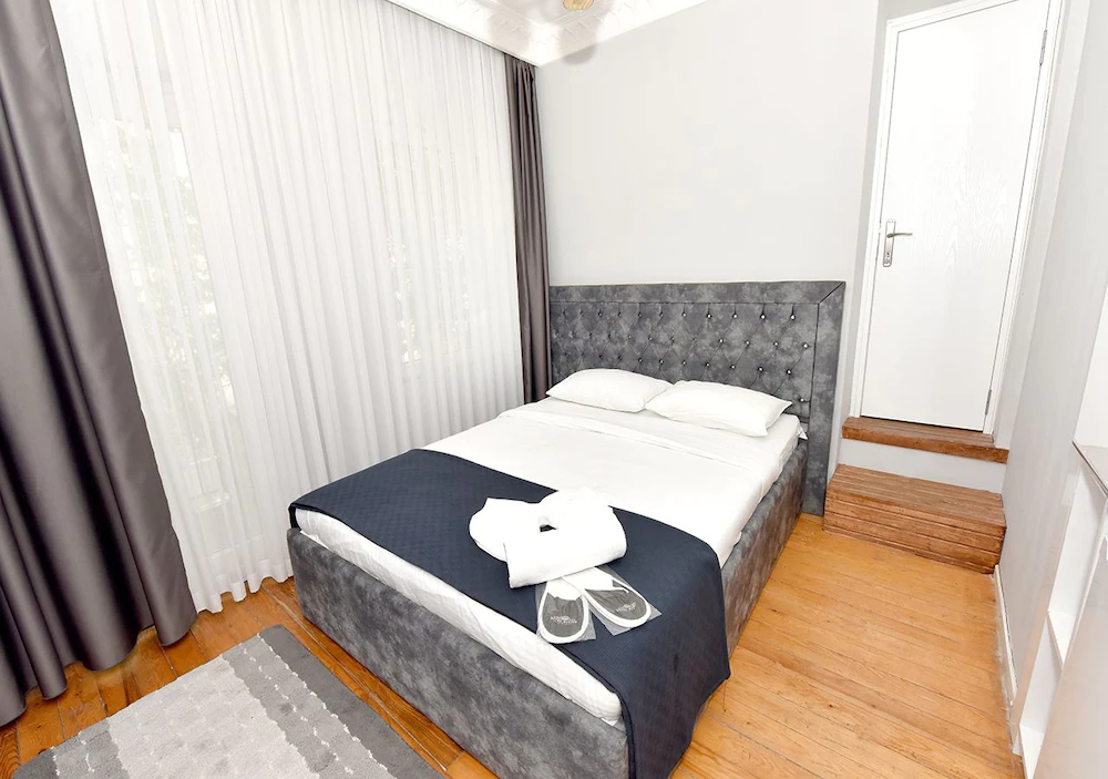 Royal Garden Suite Hotel