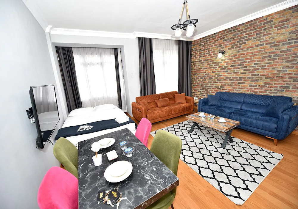 Royal Garden Suite Hotel