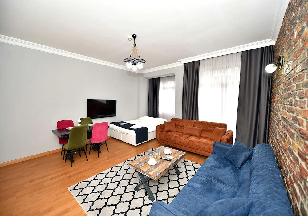 Royal Garden Suite Hotel