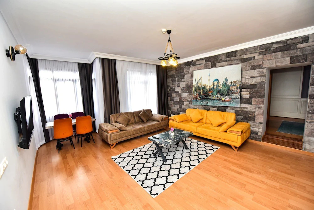 Royal Garden Suite Hotel