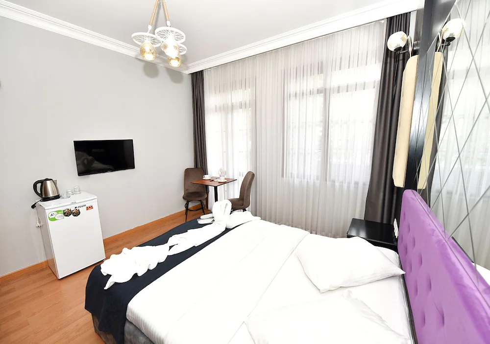 Royal Garden Suite Hotel