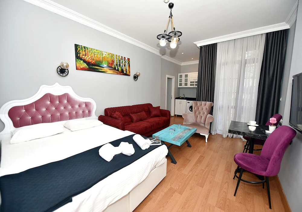 Royal Garden Suite Hotel