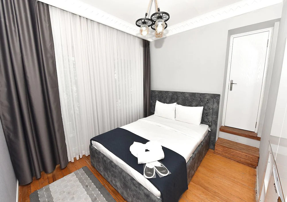 Royal Garden Suite Hotel