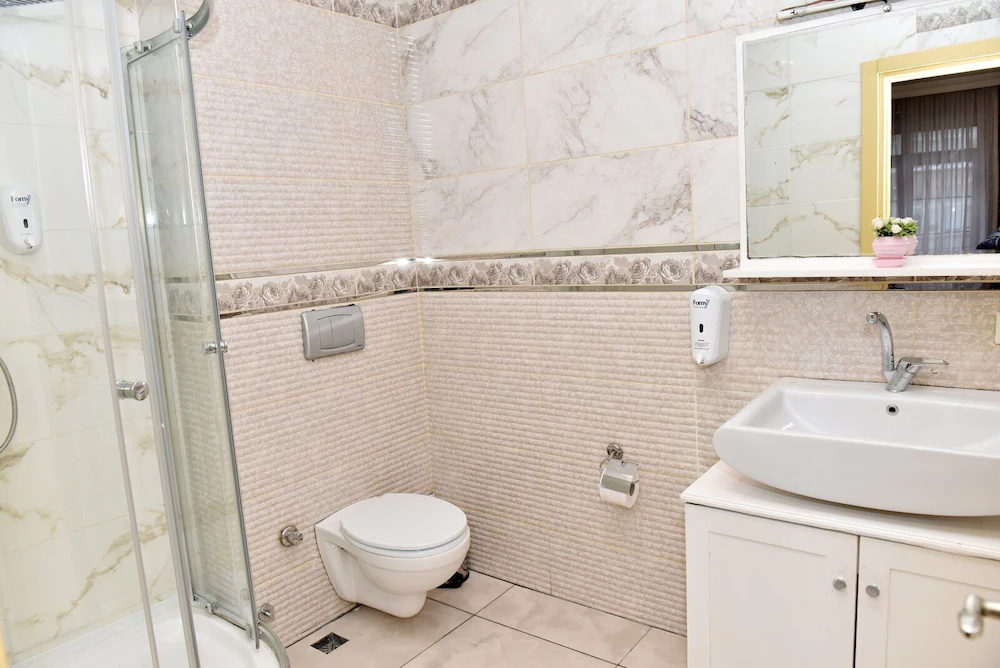 Royal Garden Suite Hotel