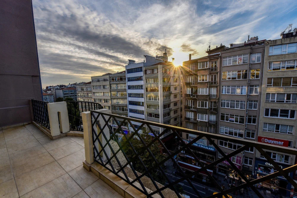 Royal Garden Suite Hotel