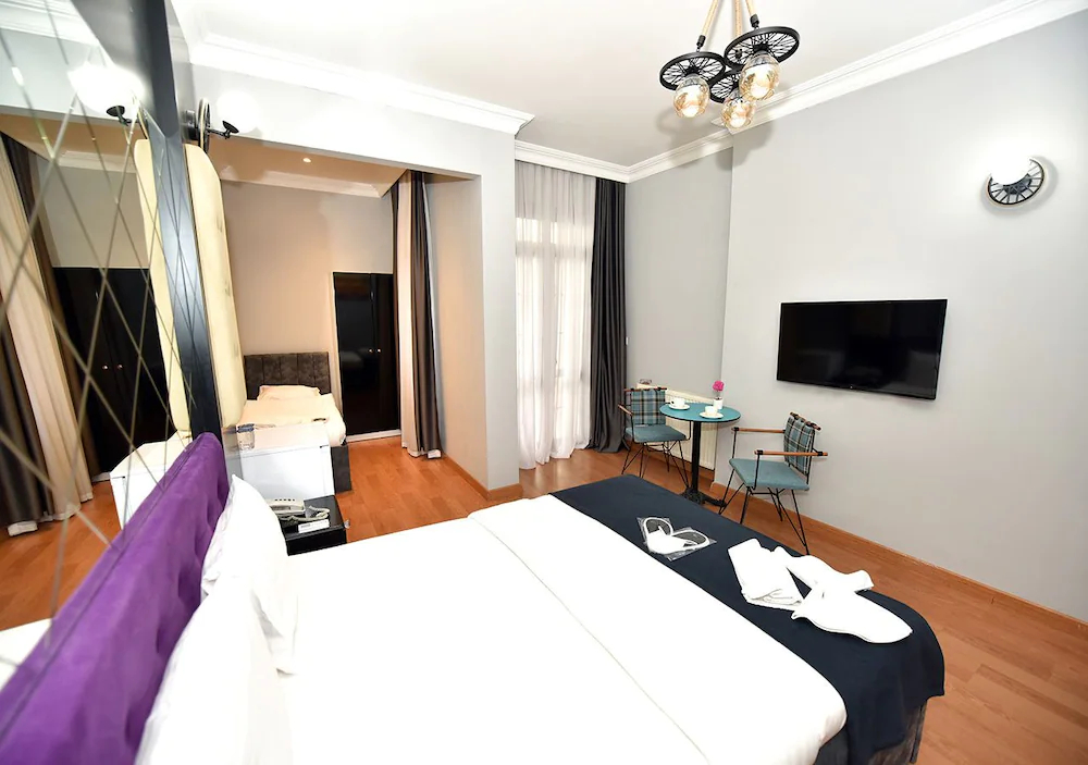 Royal Garden Suite Hotel