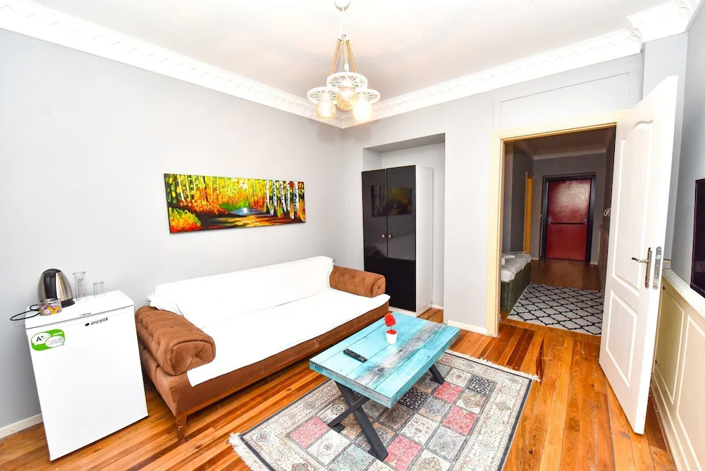 Royal Garden Suite Hotel