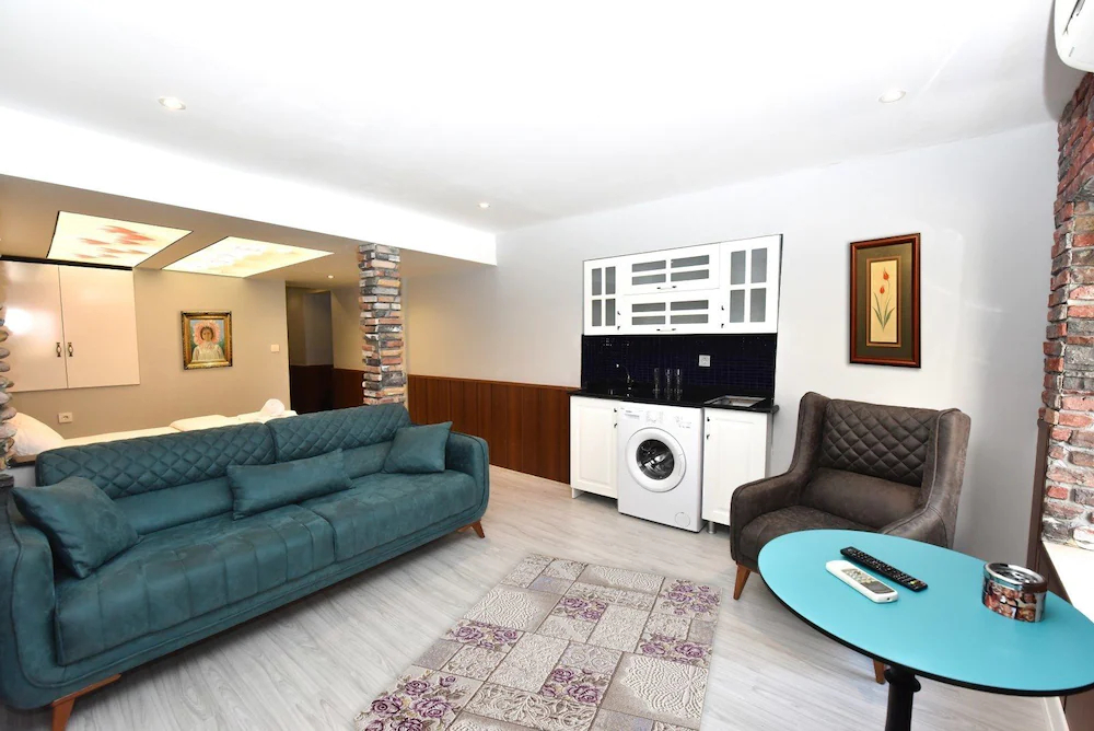 Royal Garden Suite Hotel