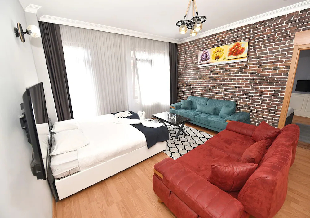 Royal Garden Suite Hotel