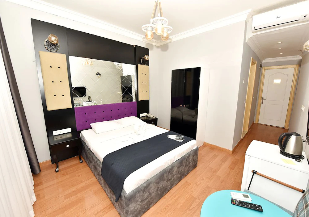 Royal Garden Suite Hotel